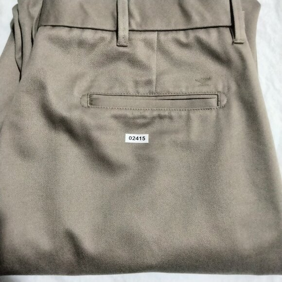 Haggar Men's Chino Khaki Pants H26 Size 36x30 (35x29.5) - Picture 6 of 6
